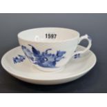 A ROYAL COPENHAGEN LARGE TEA CUP AND SAUCER NUMBERED 10/8042. THE SAUCER 17.5 cm DIA.