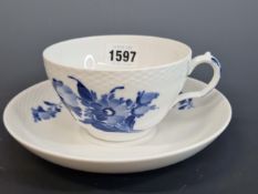 A ROYAL COPENHAGEN LARGE TEA CUP AND SAUCER NUMBERED 10/8042. THE SAUCER 17.5 cm DIA.