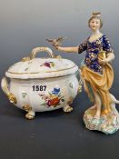 DERBY. AN EARLY 19TH CENTURY FIGURINE OF A LADY IN GILDED BLUE DRESS, HER ARM OUTSTRETCHED HOLDING A