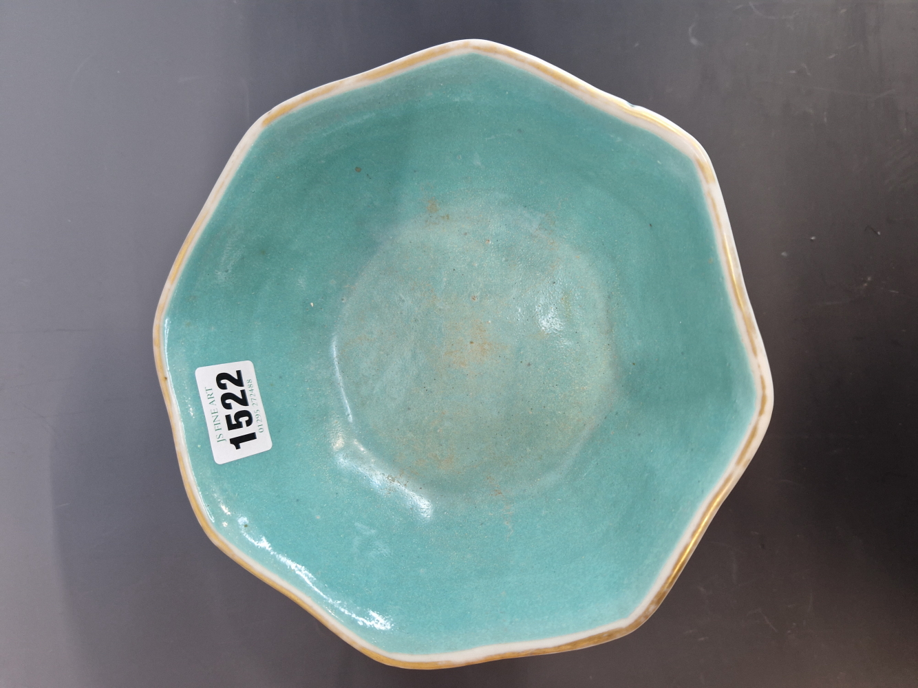 A CANTON OCTAGONAL BLUE GROUND BOWL, THE EXTERIOR PAINTED WITH PHOENIX ALTERNATING WITH LOTUS - Image 4 of 24