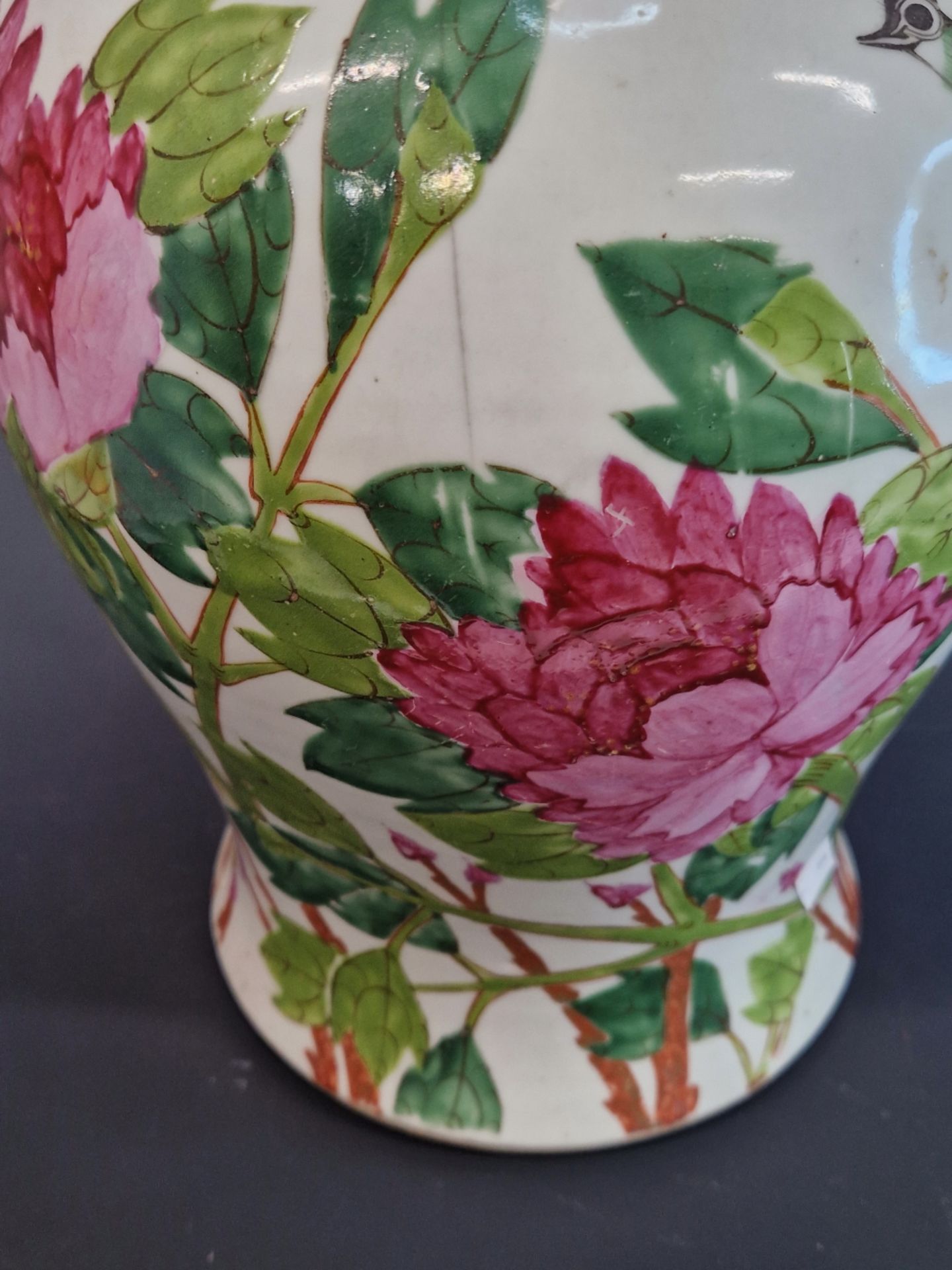 A PAIR OF 19TH CENTURY CHINESE BALUSTER VASES PAINTED BIRDS AMONGST PINK PEONIES 36 cm HIGH - Image 9 of 12