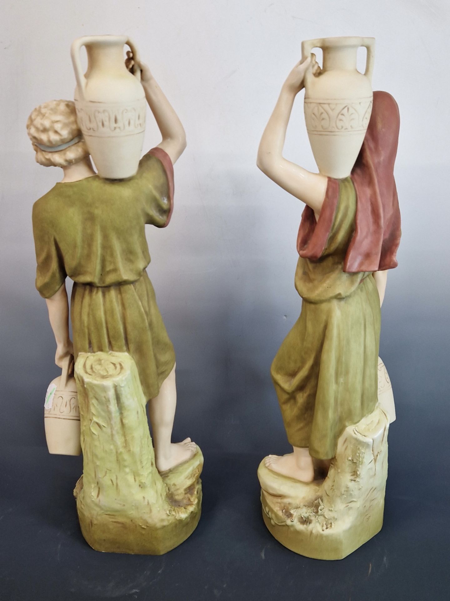 A PAIR OF ROYAL DUX WATER CARRIERS, EACH IN GOLD DUSTED GREEN CLASSICAL ROBES WITH PITCHERS ON THEIR - Image 2 of 4