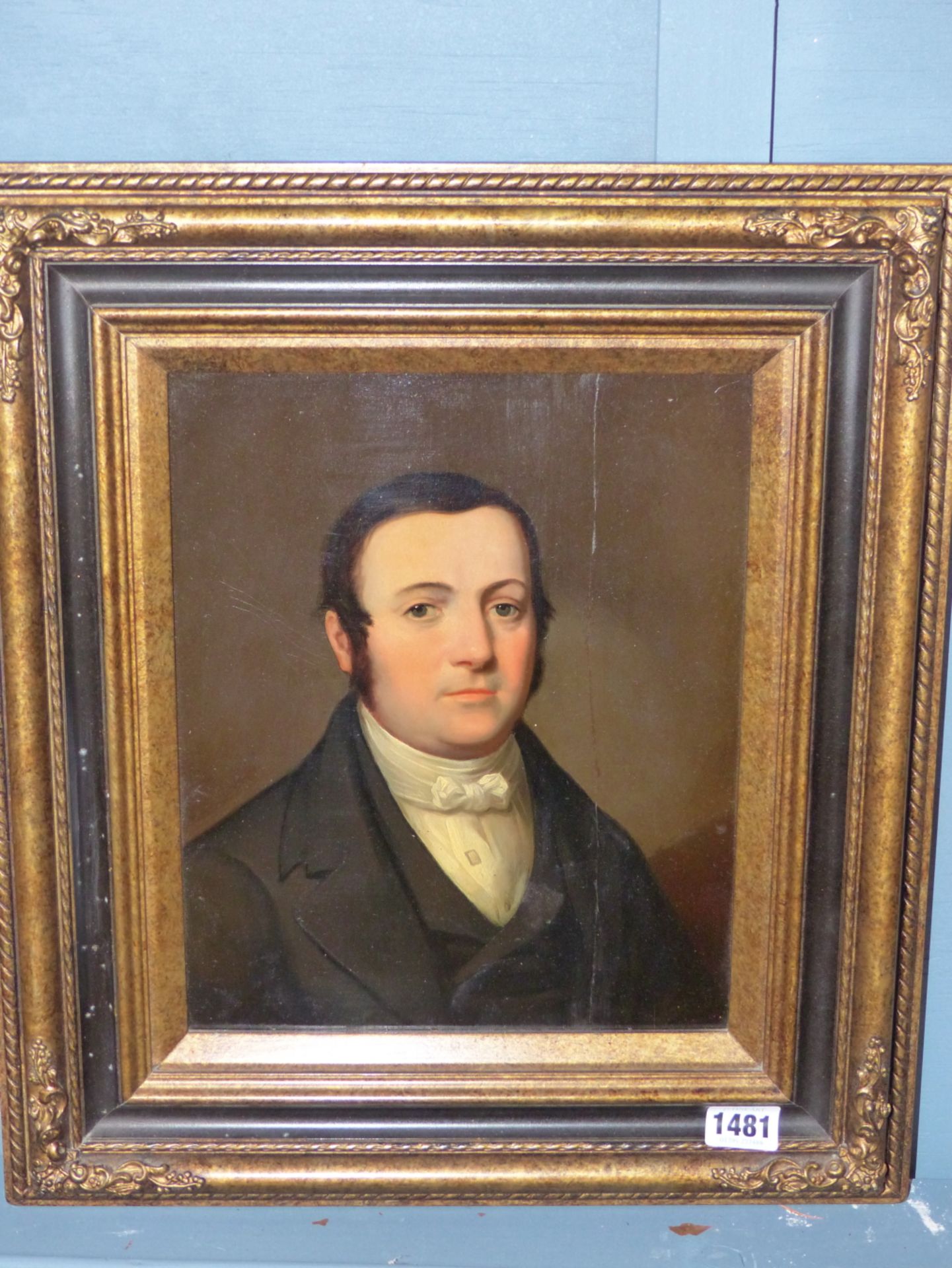 MID 19th C. ENGLISH SCHOOL PORTRAIT OF A GENTLEMAN, OIL ON PANEL. 30 x 25cms - Image 2 of 5