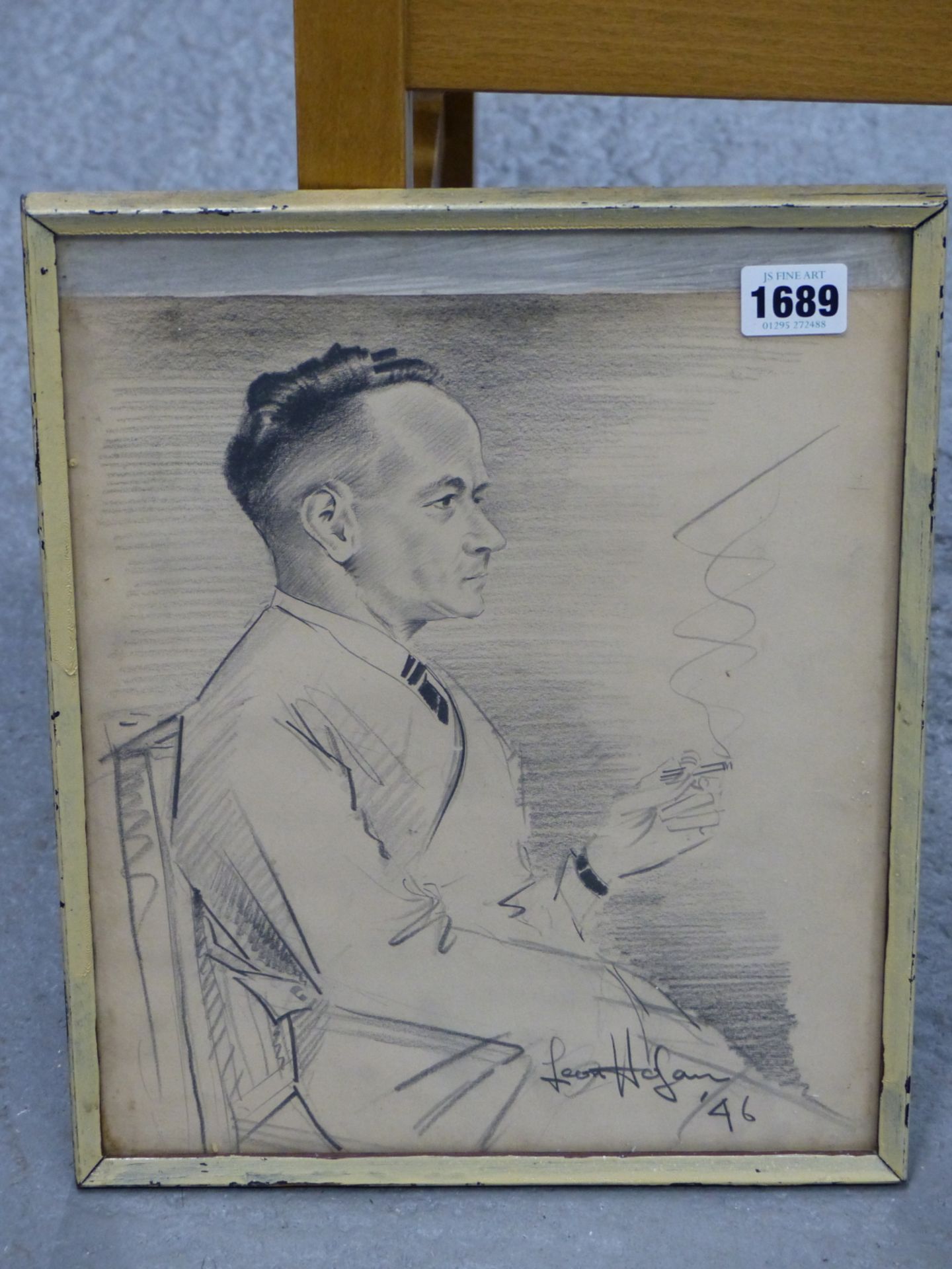 LEON HOGAN? MID 20TH CENTURY. STUDY OF A GENTLEMAN SMOKING. GRAPHITE PENCIL. SIGNED AND DATED '46. - Image 2 of 3