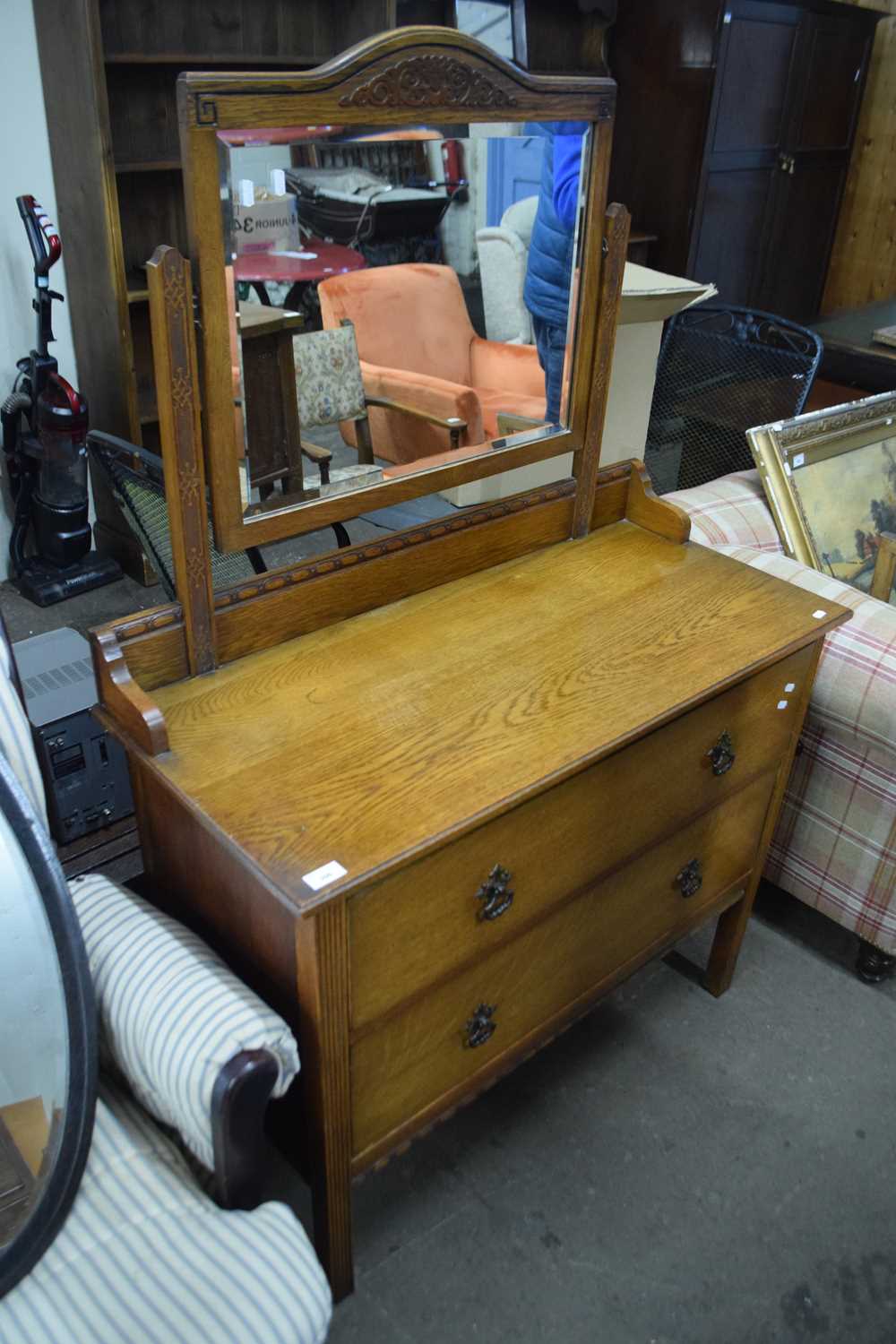 Early 20th Century oak dressing chest with mirrored back