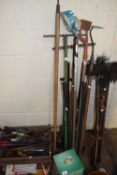 Mixed Lot: Various assorted garden tools