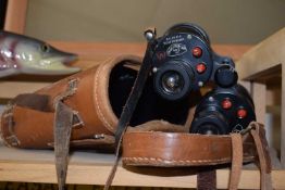 Binoculars, bino prism mark 5 in leather case