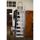 Folding aluminium step ladder