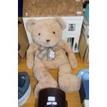 An oversized teddy bear by AmWay, size approximately 80cm QO TOYS-004