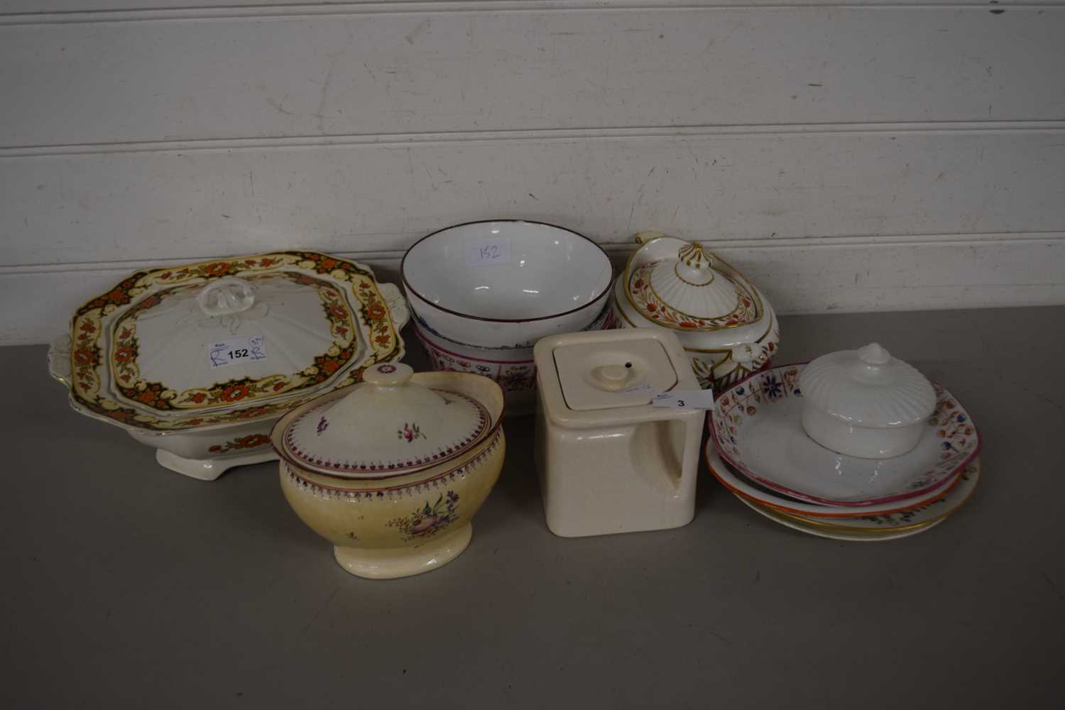 Mixed Lot: 19th Century and later ceramics to include a Machin slop bowl, a New Hall slop bowl,
