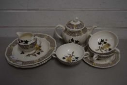 Quantity of Wedgwood Avocado pattern table wares