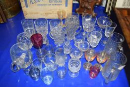 Mixed Lot: Various drinking glasses and other items