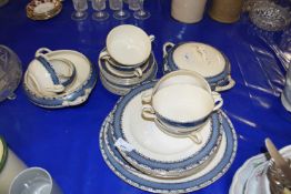 Quantity of Sandon pattern table wares