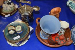 Mixed Lot: Small dishes, trinket boxes and other items