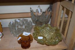 Mixed Lot: Various Art Glass bowls