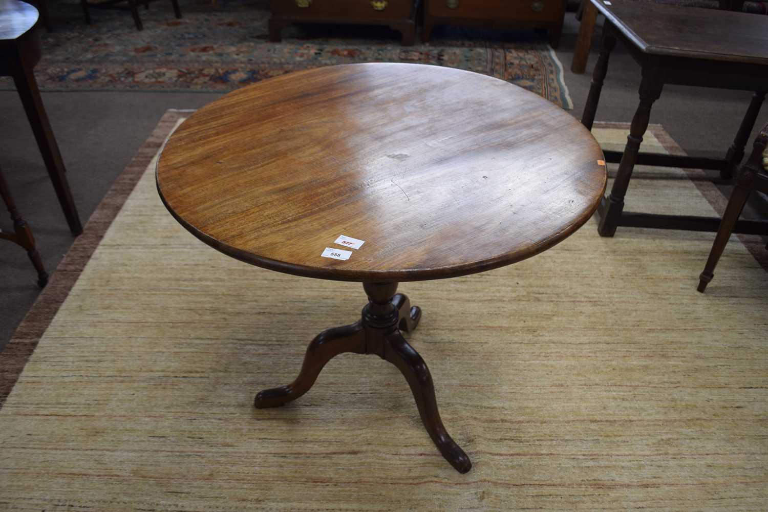Georgian mahogany supper table with circular top raised on turned column and tripod base, 81cm - Image 5 of 5