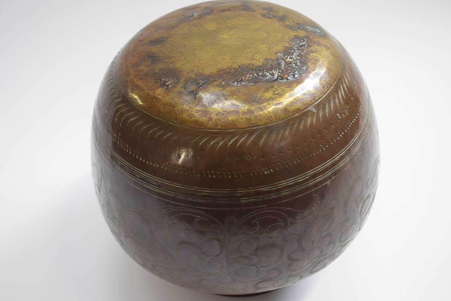 Copper pot with a incised foliage design, 17cm high - Image 4 of 4