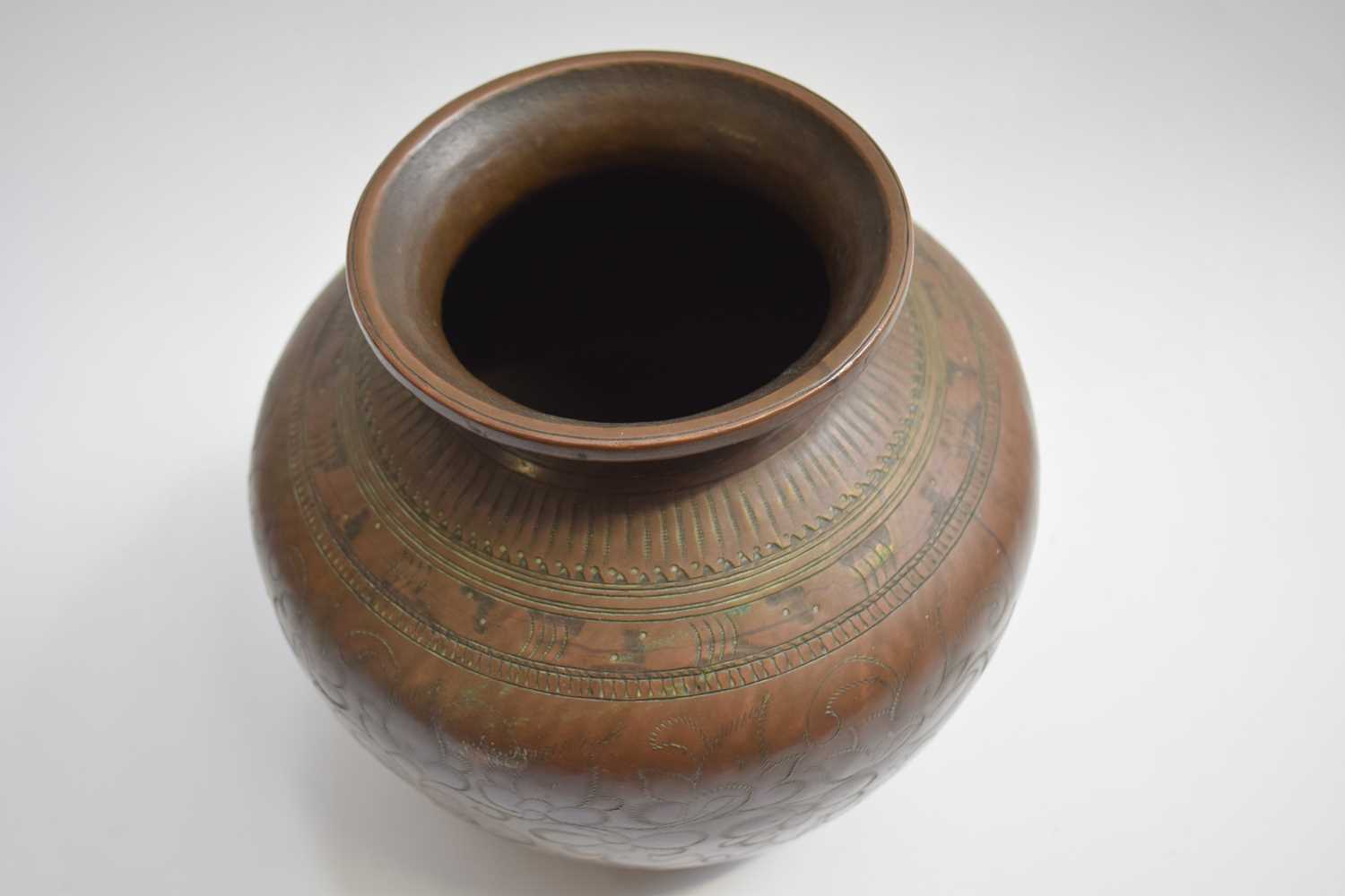 Copper pot with a incised foliage design, 17cm high - Image 3 of 4