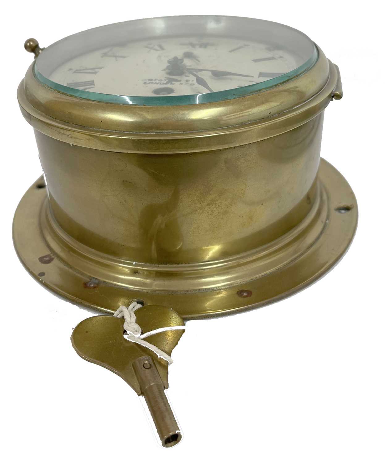 Ships clock in brass case with second dial and key - Image 4 of 6