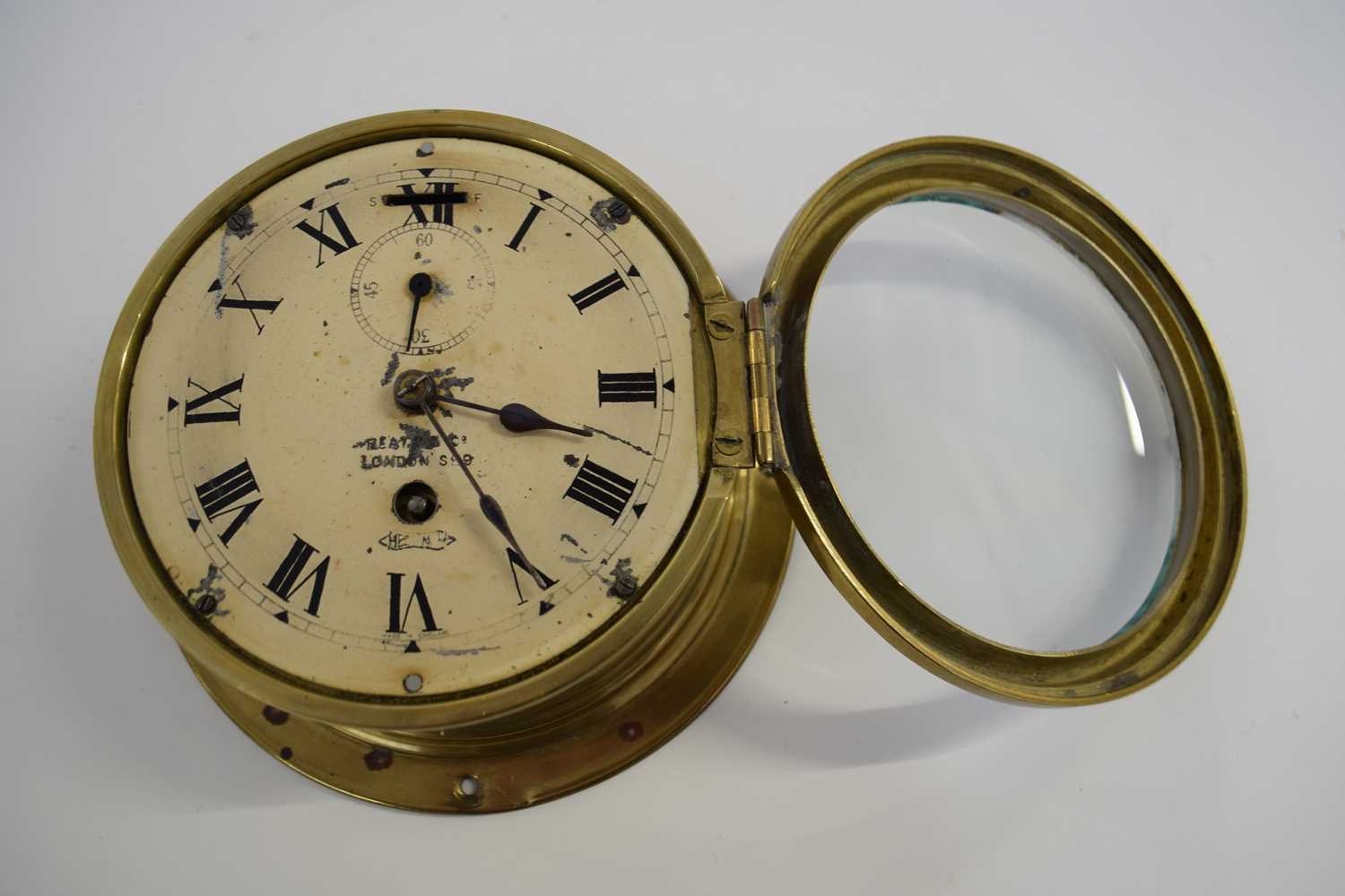 Ships clock in brass case with second dial and key - Image 3 of 6