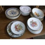 Mixed Lot: Various assorted decorated plates etc