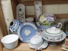 Mixed Lot: Various assorted ceramics to include Rye Pottery jug