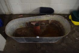 Vintage galvanised bath and a vintage metal oil can