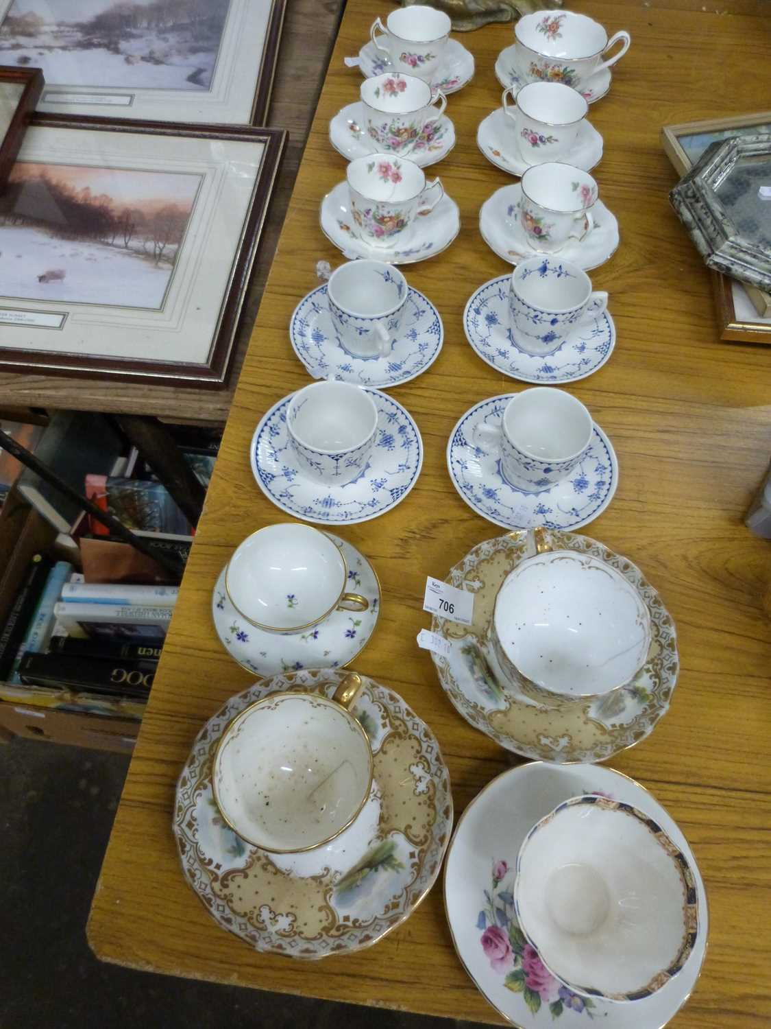 Mixed Lot: Various coffee and tea cups with saucers, assorted designs