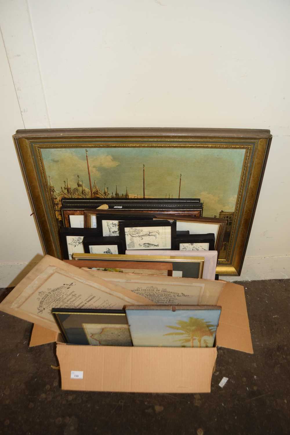 Large mixed lot of assorted pictures