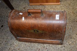 Vintage Singer sewing machine in wooden case
