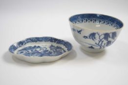 Small 18th Century Chinese porcelain teapot stand with blue and white decoration, 12cm diameter