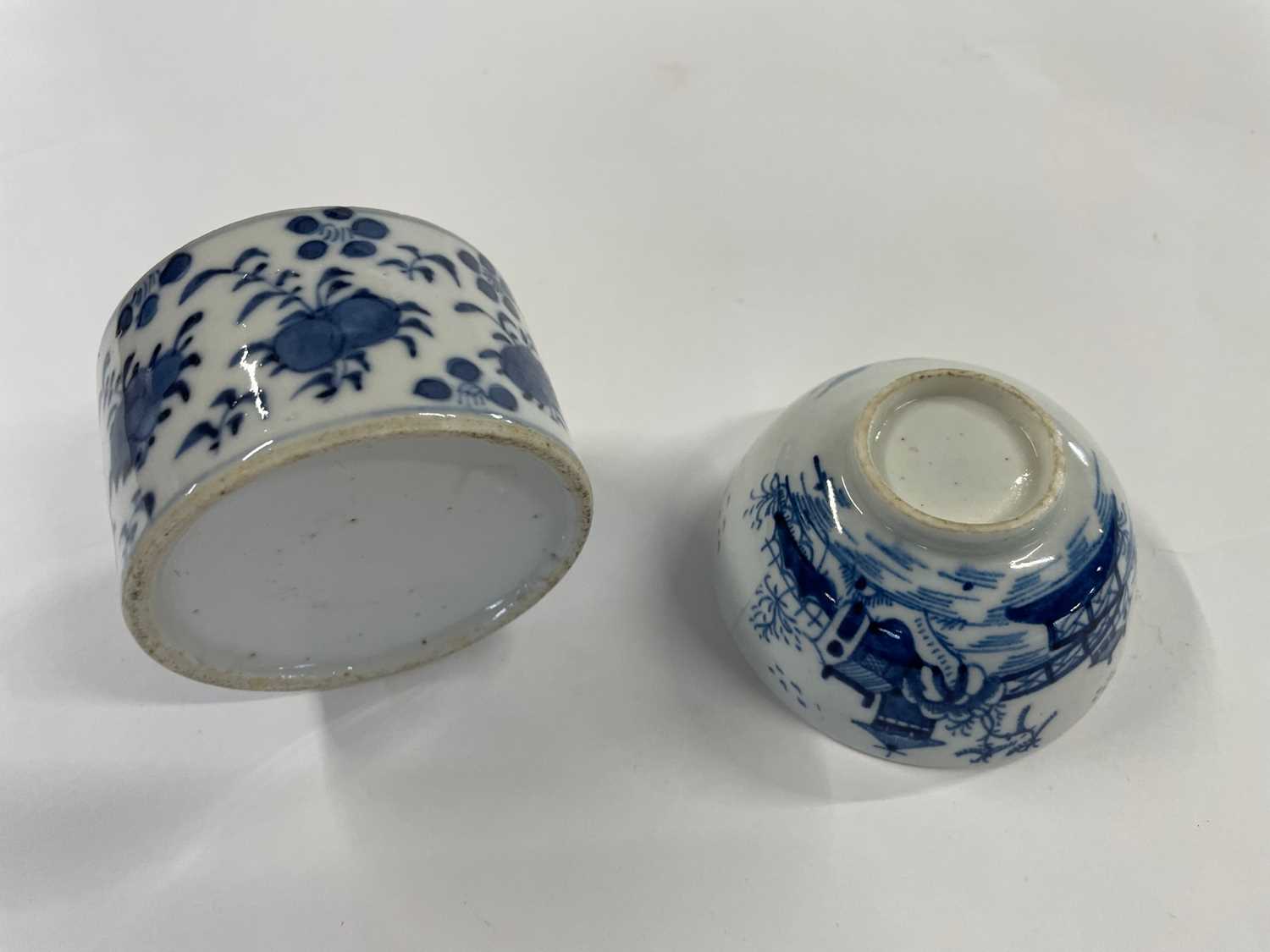 Lowestoft tea bowl painted in blue with chinoiserie design together with a further small jar with - Image 4 of 4
