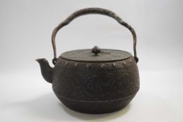 Chinese bronzed kettle Qing Dynasty with bronze lid, 18cm diameter