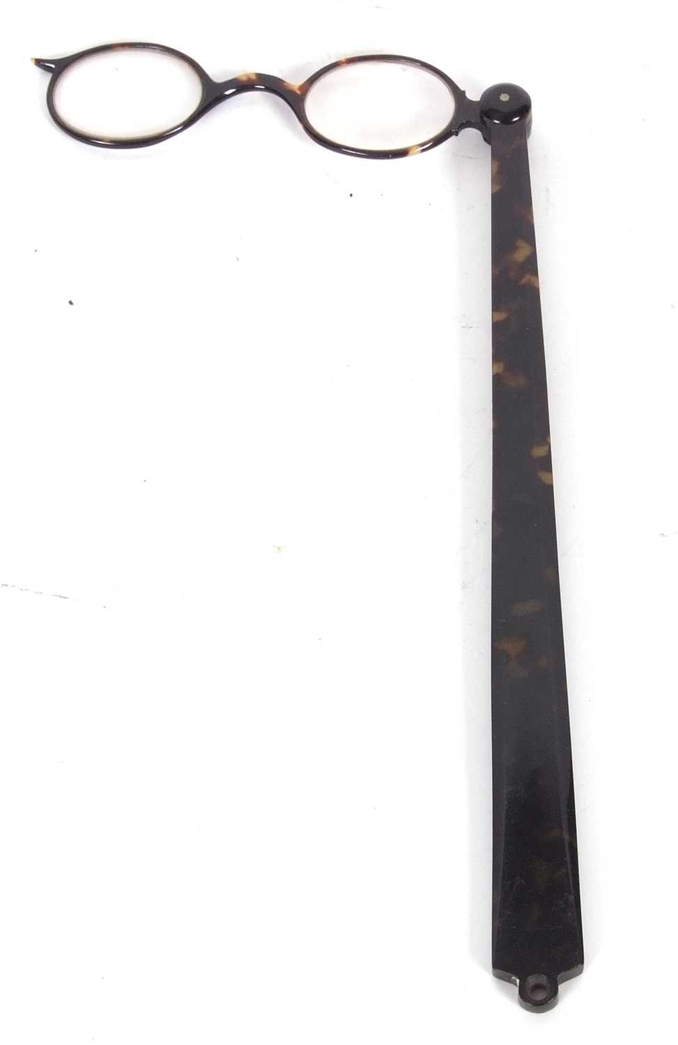 Pair of long handled tortoiseshell folding lorgnettes, handle length 22cm - Image 4 of 4