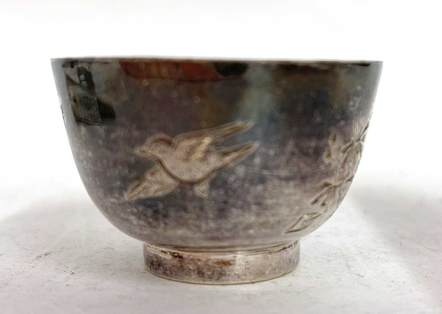 Mixed lot to include Chinese finger guard marked WH.90, a small Chinese white metal bowl engraved - Image 3 of 10