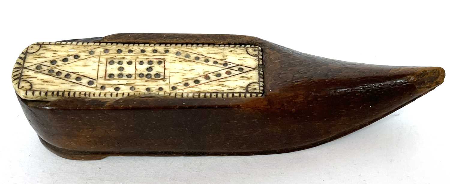 A vintage treen shoe snuff box with bone slide cover, 12cm long - Image 2 of 5