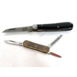 Mixed Lot: An antique lamb foot twin bladed pocket knife, J Rodgers & Sons together with a
