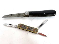 Mixed Lot: An antique lamb foot twin bladed pocket knife, J Rodgers & Sons together with a