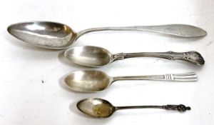 Mixed Lot: Three hallmarked silver teaspoons together with a continental white metal table spoon,