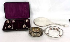 Mixed lot to include a Victorian part cased set of five teaspoons in Onslow pattern, London 1886, an