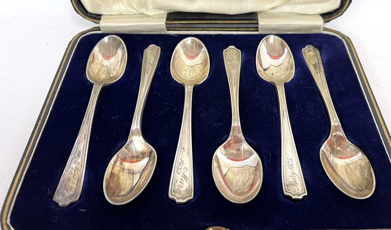 A cased set of George V silver teaspoons, Sheffield 1925, makers mark for Martin Hall & Co - Image 2 of 3