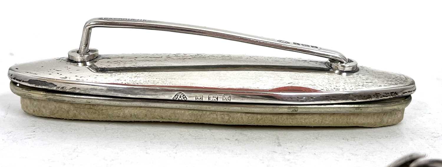 George V novelty oversized silver cased nail buffer, hallmarked Birmingham 1922, makers mark for the - Image 2 of 4