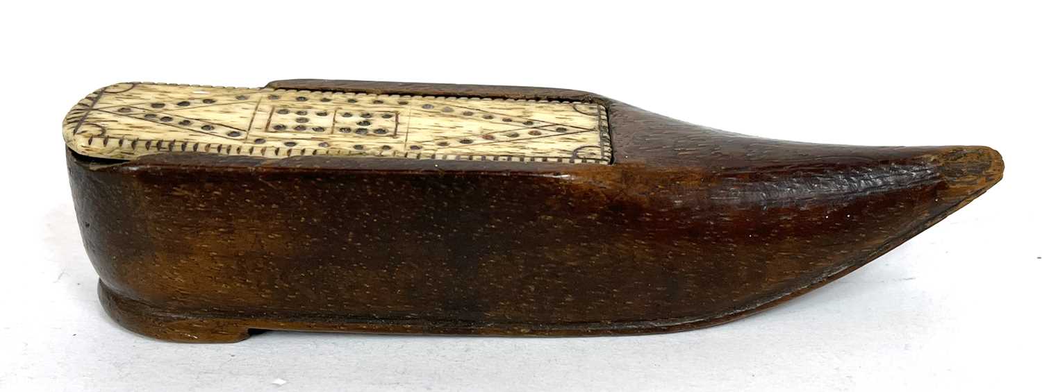 A vintage treen shoe snuff box with bone slide cover, 12cm long - Image 3 of 5