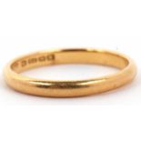 22ct gold wedding ring, a plain polished design, hallmarked for Birmingham 1947, 2.5 gms