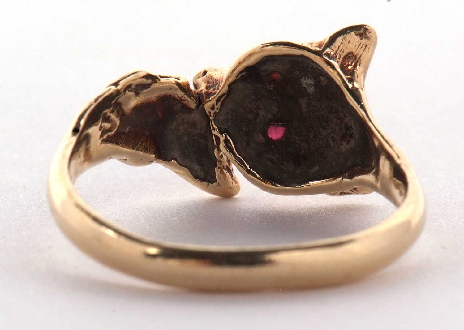 A 9ct fox ring, the fox head set with red hardstone eyes, curling round with tail meeting at other - Image 4 of 10