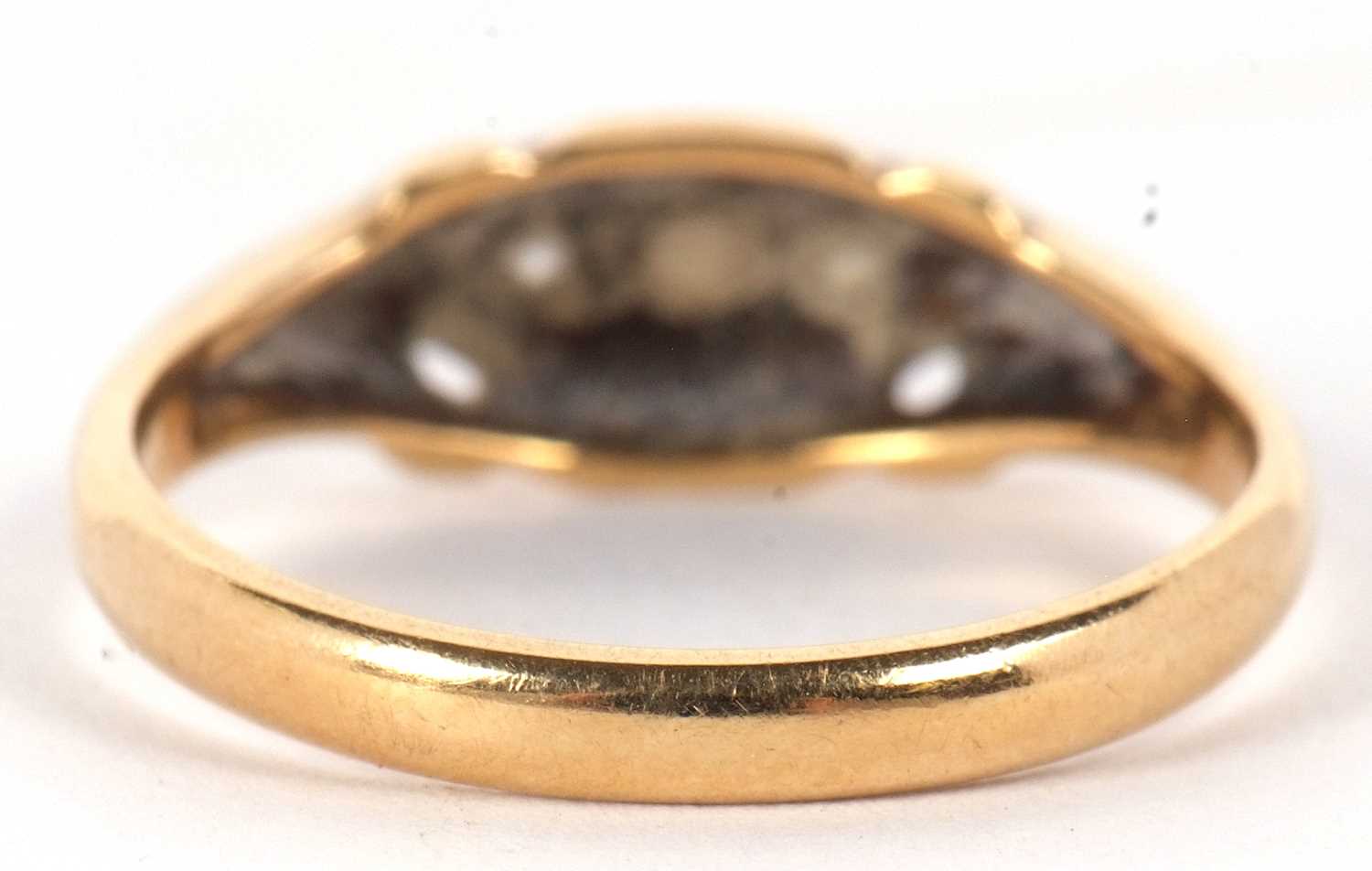 An early 20th century 18ct diamond ring, the three graduated single cut diamonds set to either end - Image 4 of 8