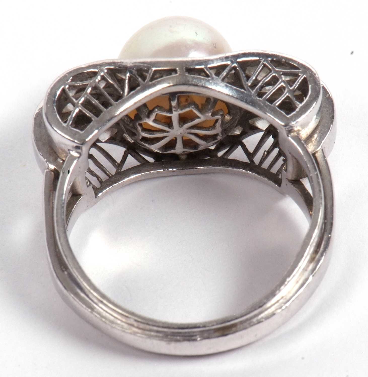 Precious metal pearl and diamond cocktail ring centering a cultured pearl (8mm diameter), raised - Image 7 of 8