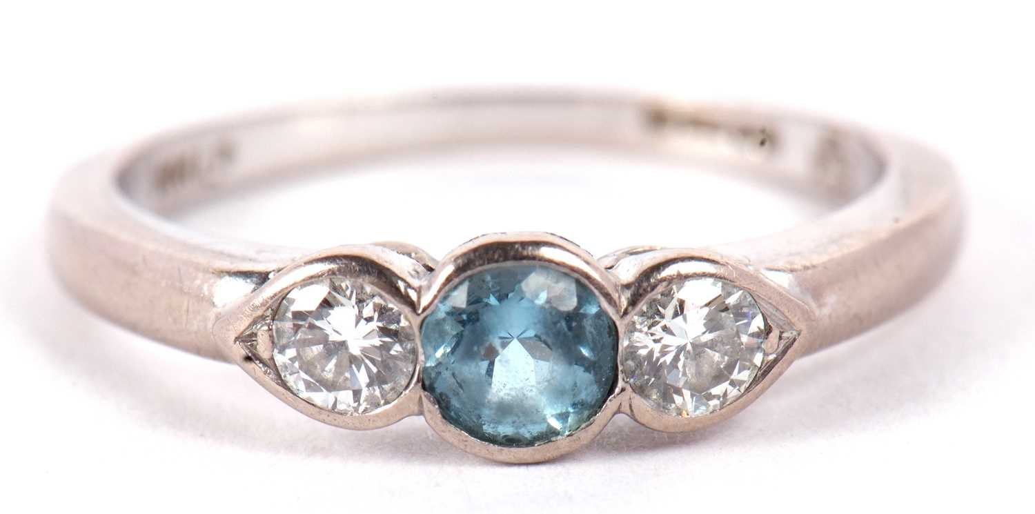 An 18ct white gold diamond and aquamarine ring, the central round aquamarine set to either side with - Image 2 of 10