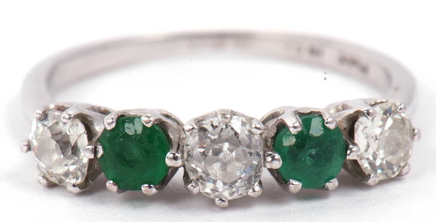 A diamond and emerald five stone ring featuring three graduated old cut diamonds, 0.65ct approx - Image 3 of 11