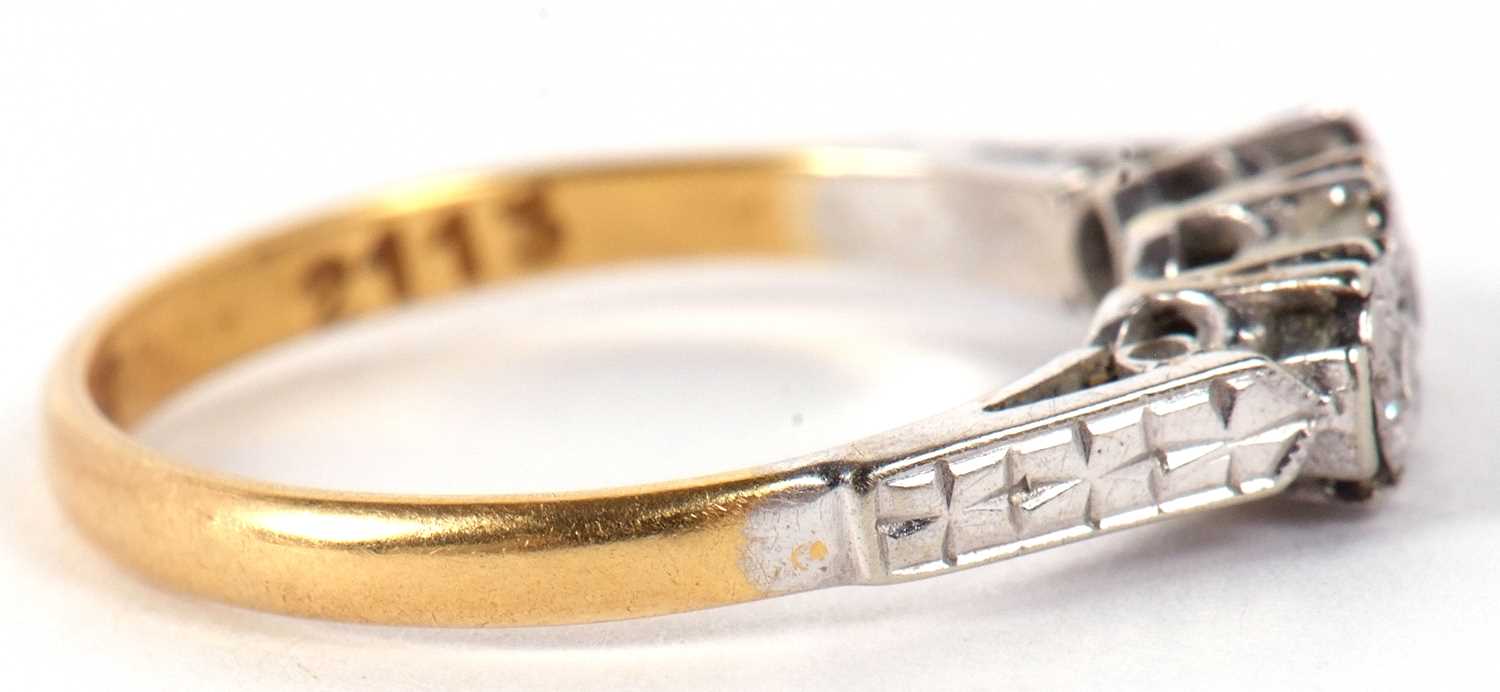 An 18ct and platinum diamond ring, the three round diamonds, illusion set to with engraved shoulders - Image 6 of 9